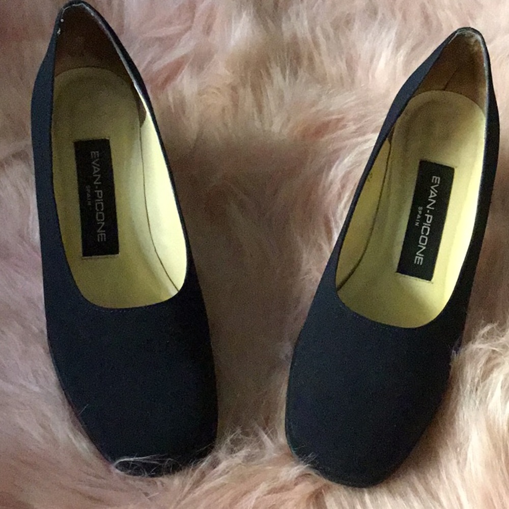 Navy crepe heels